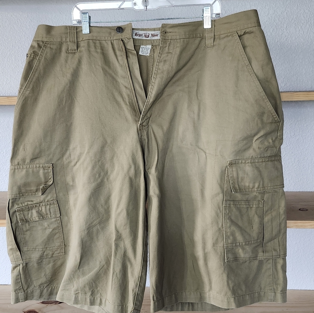 Regal Size 38 khaki Cargo Shorts